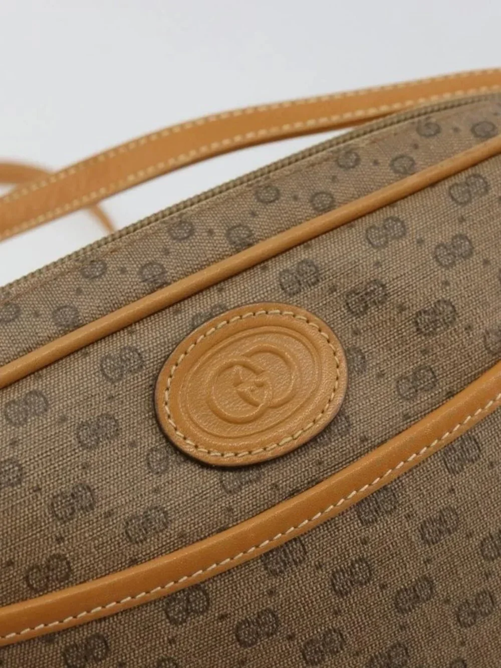 Gucci brand	gucci color	beige